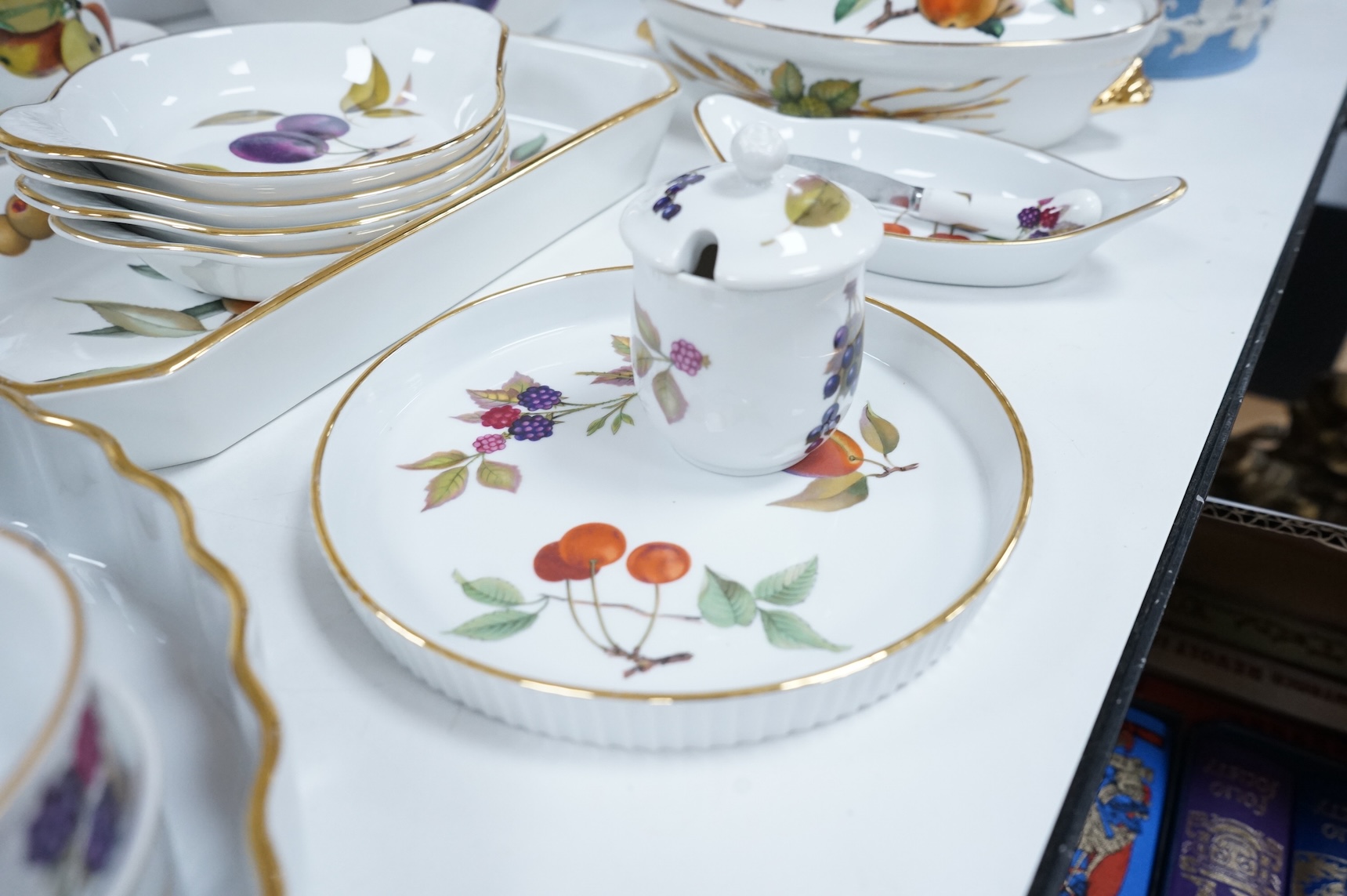 A collection of Royal Worcester Evesham tea and kitchen wares, including storage jars, casserole dishes and cover, flan dishes, serving dishes, tea cups and saucers etc.